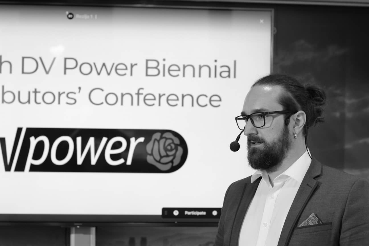 Kerim Obarcanin presenting at the DV Power Distributors conference